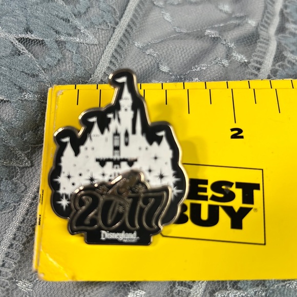 Disney pin - Picture 3 of 4